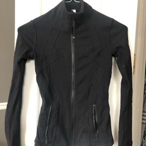 Lulu lemon jacket with mesh back & thumbholes